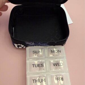 NEW!! Vera Bradley Travel Pill Case